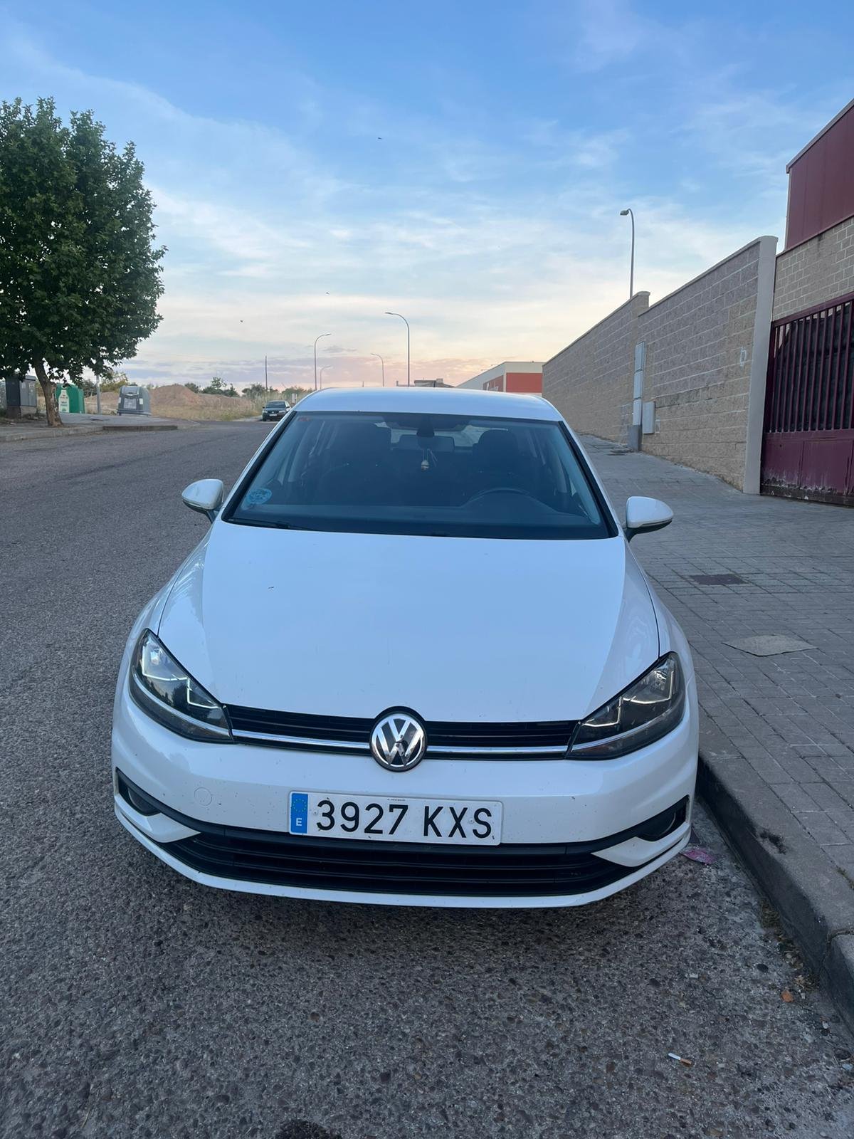 
										VOLKSWAGEN Golf Business 1.6 TDI full									