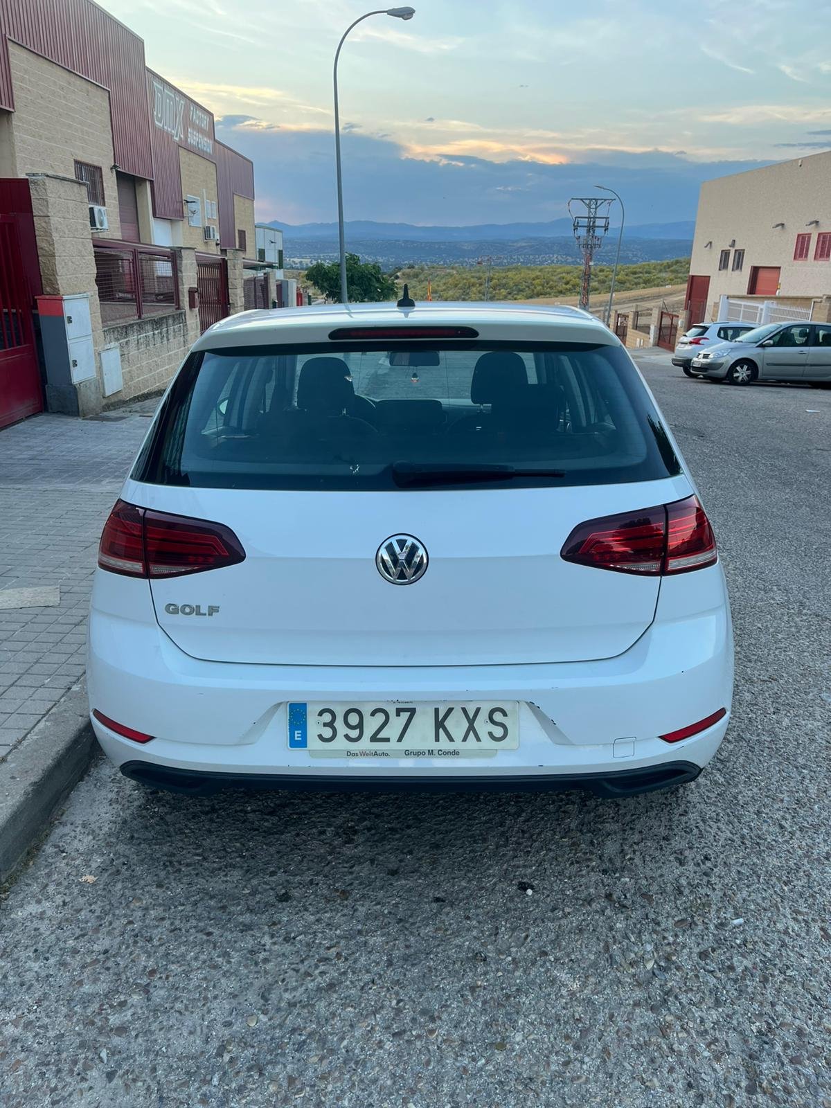 
										VOLKSWAGEN Golf Business 1.6 TDI full									