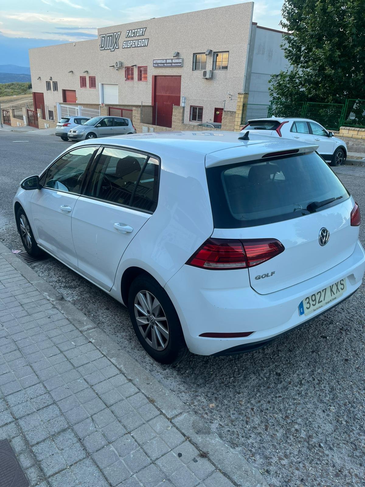 
										VOLKSWAGEN Golf Business 1.6 TDI full									