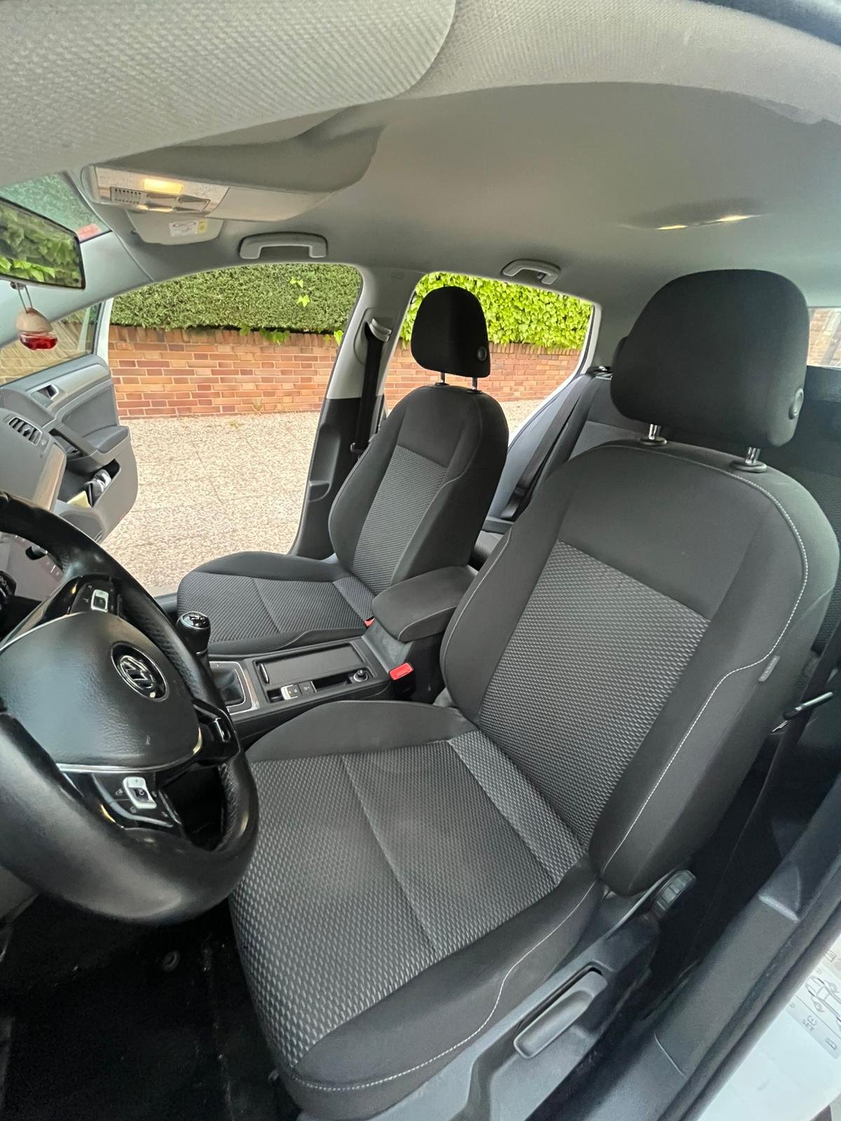 
										VOLKSWAGEN Golf Business 1.6 TDI full									