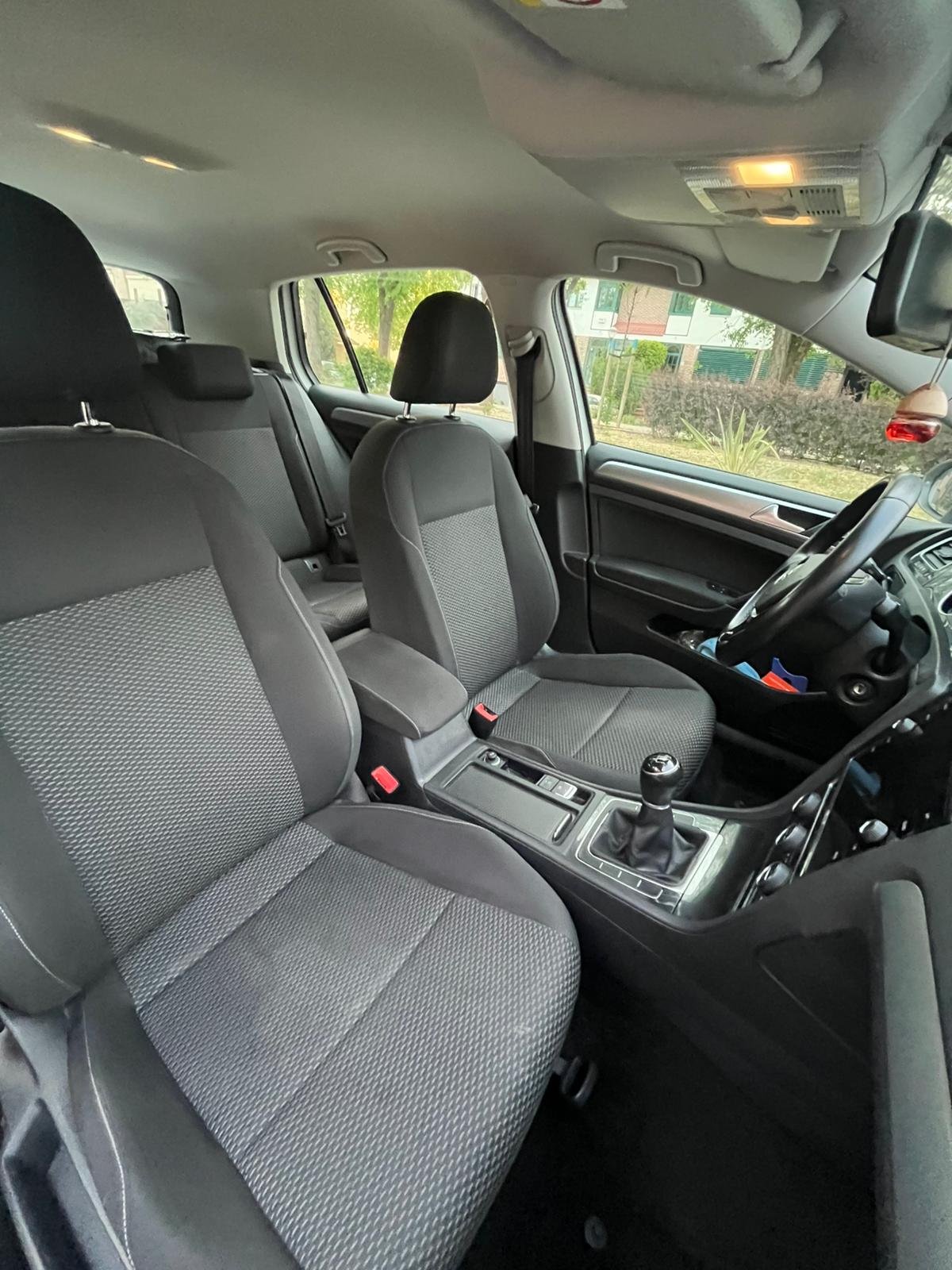 
										VOLKSWAGEN Golf Business 1.6 TDI full									